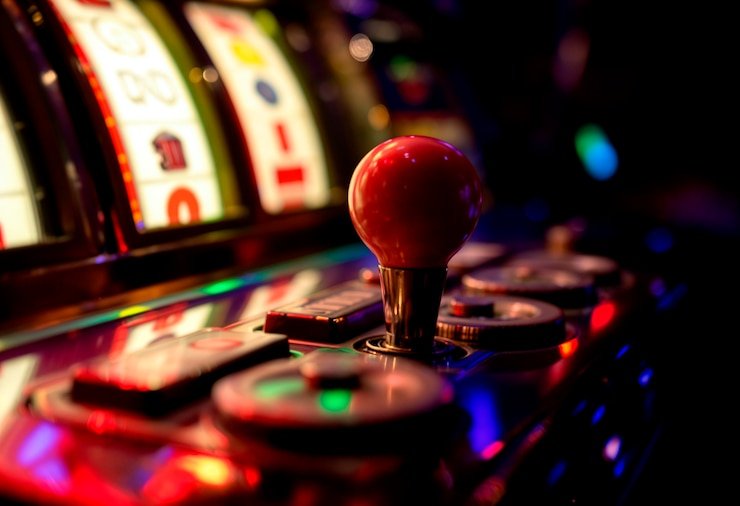 Visual pesta rave pokerseri bernuansa oranye